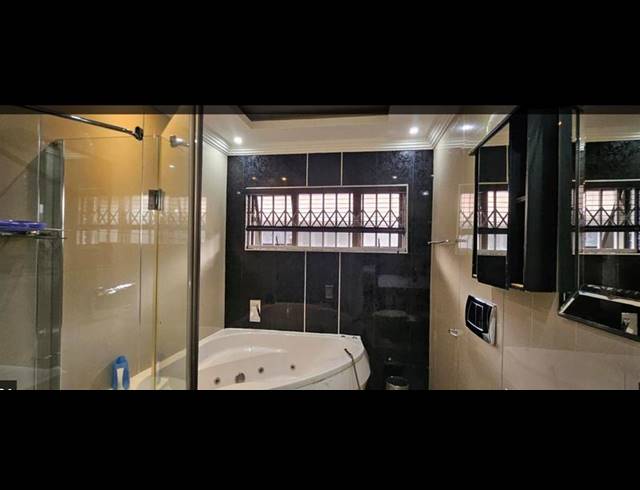 3 BEDROOM HOUSE FOR SALE IN OVERPORT